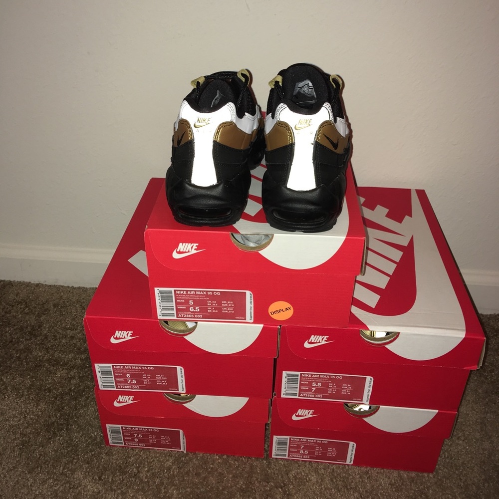 Last 2 Nike Air Max 95 OG Black Metallic Gold - Picture 3 of 8